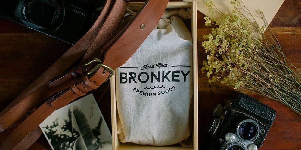 Bronkey Berlin #603 | REVELAB Studio bandolera para camara bronkey berlin donde comprar barcelona revelab studio film lab where to develop film donde revelar