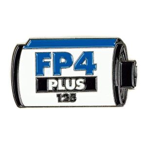 pin ilford fp4 plus 125 badge accesorios de fotografía analógica tienda barcelona revelab studio comprar online revelado revelab develop film analogue