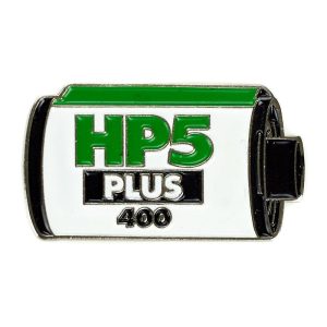 pin ilford hp5 plus 400 badge accesorios de fotografía analógica tienda barcelona revelab studio comprar online revelado revelab develop film analogue