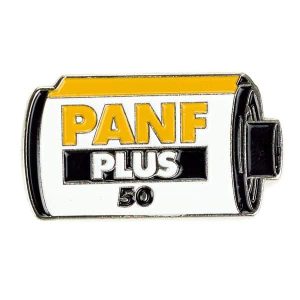 pin ilford pan f plus 50 badge accesorios de fotografía analógica tienda barcelona revelab studio comprar online revelado revelab develop film analogue