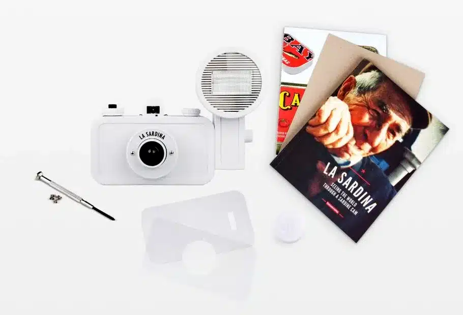 Lomogrpahy La Sardina DIY Flash 35mm camera black 9007710004404 revelab studio barcelona