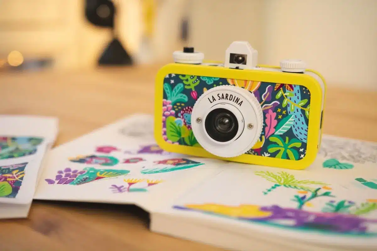 Lomogrpahy La Sardina DIY Flash 35mm camera black 9007710004404 revelab studio barcelona