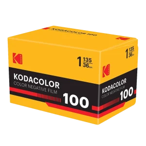 Carrete Kodak Kodacolor 100 35mm ISO 100, película negativa en color con grano fino y tonos cálidos. Disponible en REVELAB Studio.