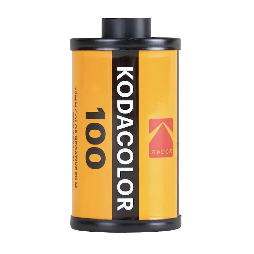 Carrete Kodak Kodacolor 100 35mm ISO 100, película negativa en color con grano fino y tonos cálidos. Disponible en REVELAB Studio.