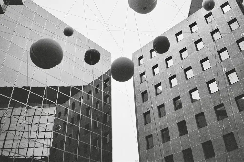 Carrete Street Candy MTN100 35mm ISO 100 de 36 exposiciones, película blanco y negro de grano fino y estética cinematográfica