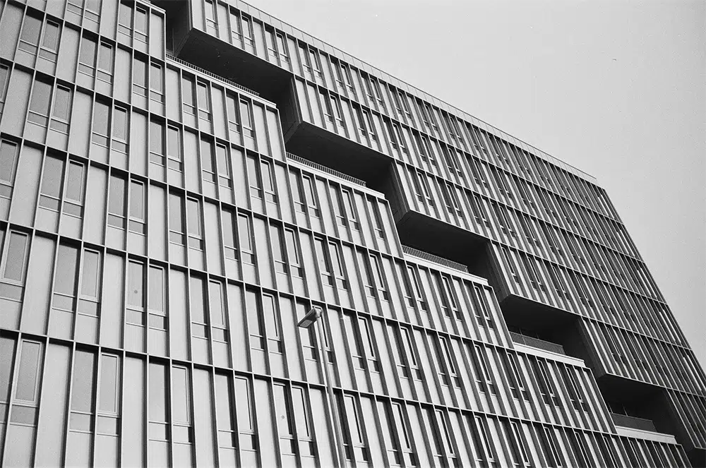 Carrete Street Candy MTN100 35mm ISO 100 de 36 exposiciones, película blanco y negro de grano fino y estética cinematográfica